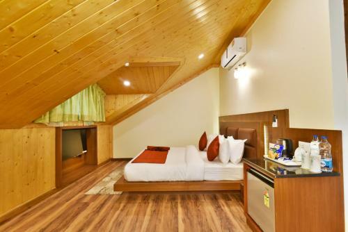 Hotel Ashapuri Residency Manali