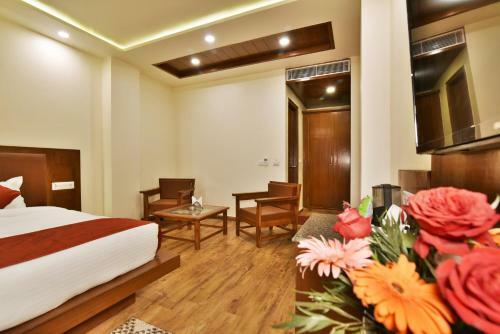 Hotel Ashapuri Residency Manali