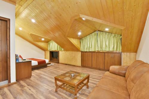Hotel Ashapuri Residency Manali