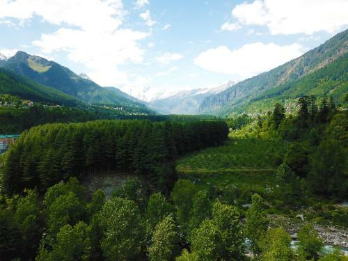 Hotel Ashapuri Residency Manali