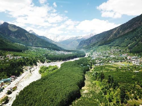 Hotel Ashapuri Residency Manali