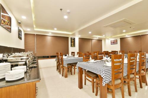 Hotel Ashapuri Residency Manali