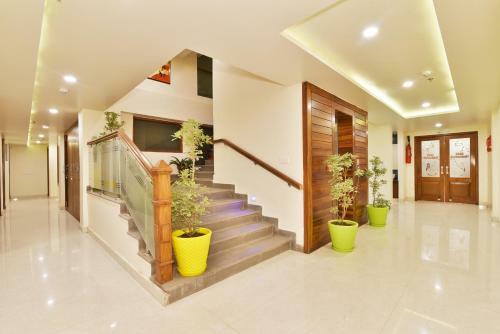Hotel Ashapuri Residency Manali