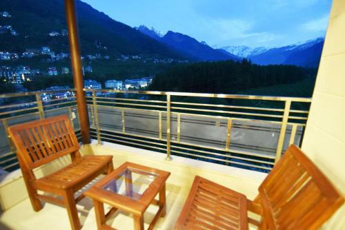 Hotel Ashapuri Residency Manali