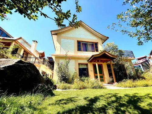 Eko Stay - Mountain Majesty Villa