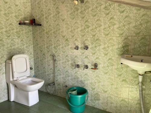 Ozzy Home Manali I Pet Friendly