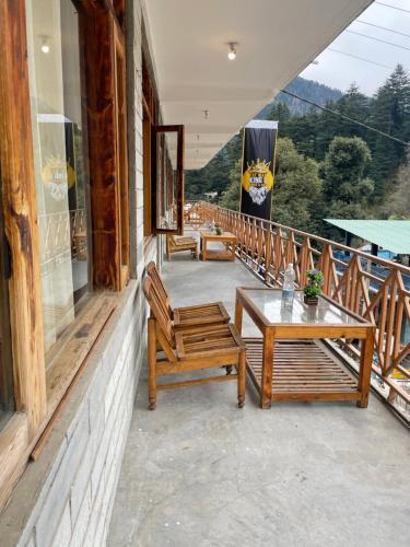 Hostal The Mad King's House & Cafe
