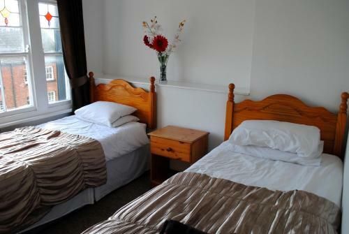 Hostal The Queens Head Hotel