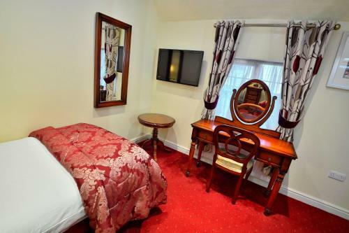Roundabout Hotel