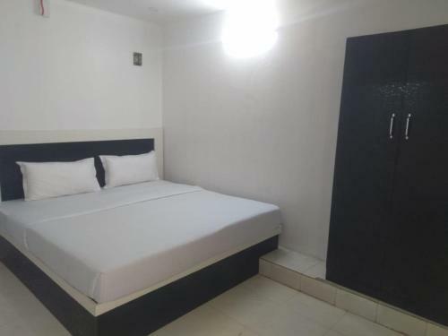 Chennai Plaza Hotel Vadapalani