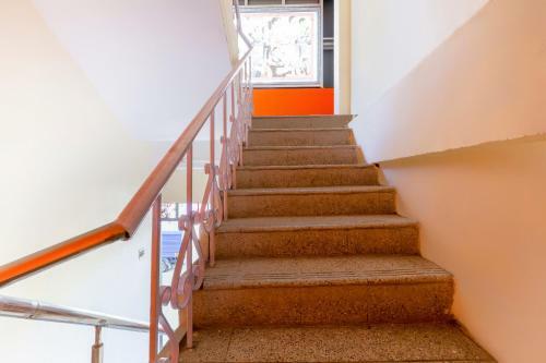 Hostal Oyo Home 69085 Bv Stayz