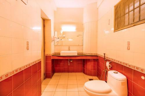 Fabhotel Blossoms Service Apartment