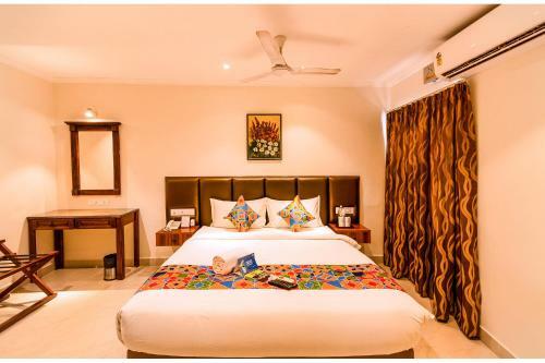 Fabhotel Blossoms Service Apartment