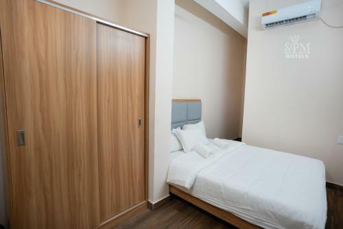 Spm Hotel Medavakkam