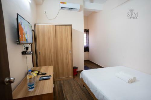Spm Hotel Medavakkam