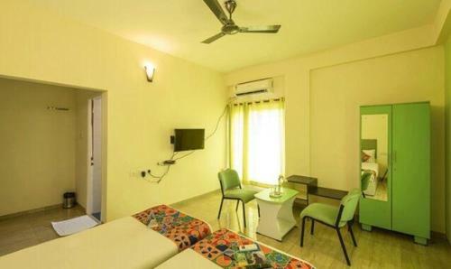 Fabhotel Green Tree Homestay