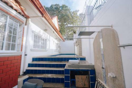 Tipolo White House