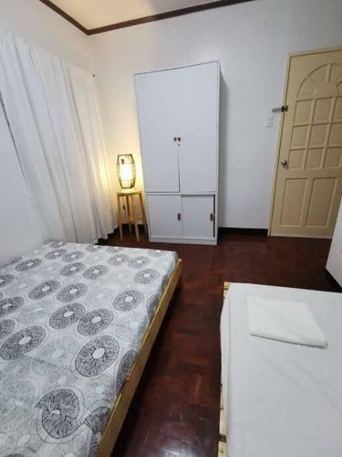 Tipolo White House