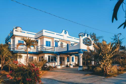 Hotel Club Monet Beachfront Resort By Cocotel - Fully Vaccinated Staff