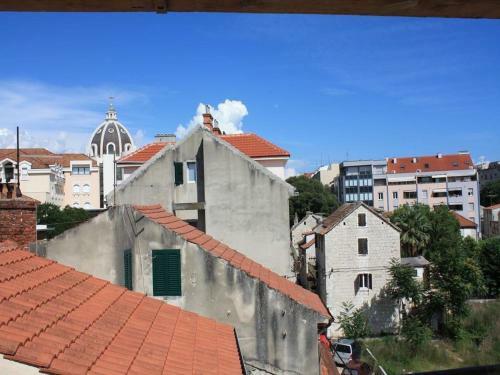 Apartment Lira