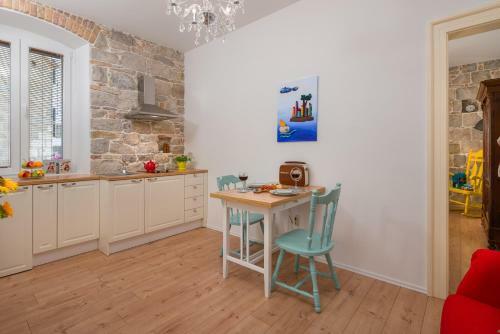 Luxury Boutique Apartment Stone Palace