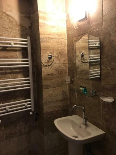 Hotel �rg�p Stone House