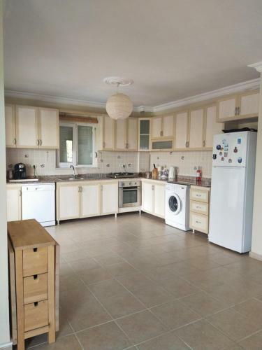 Villa With Private Pool&garden&garage