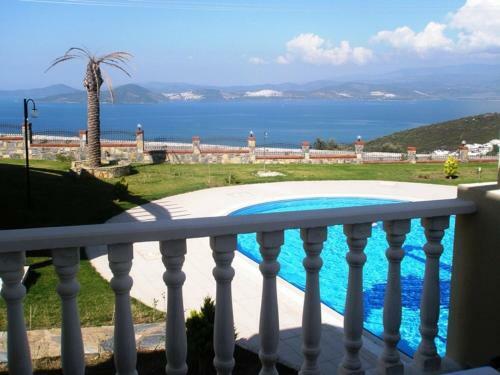 2 Bed, 2 Bath Apartment On Private Site Within 300m Of The Beach
