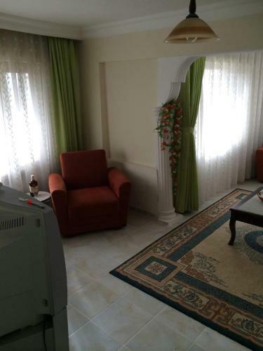 Delightful Apartment Sleeps 8 Great Location