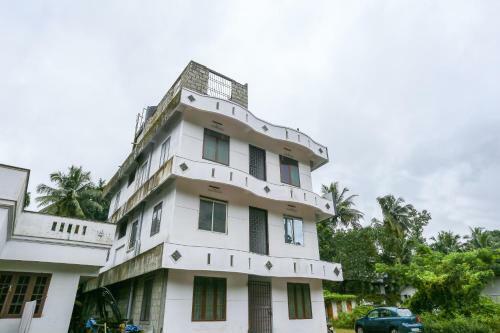 Hotel Spot On 49577 Thozhupaadan Residency