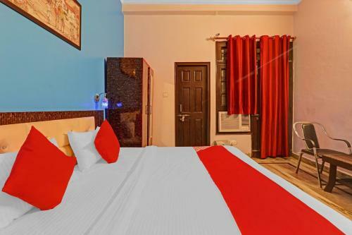 Oyo Flagship 79491 Jk Royal Hotel