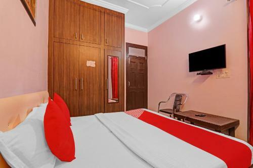 Oyo Flagship 79491 Jk Royal Hotel