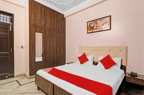 Oyo Flagship 79491 Jk Royal Hotel