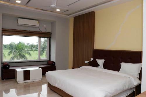 Hotel Savitri Signature