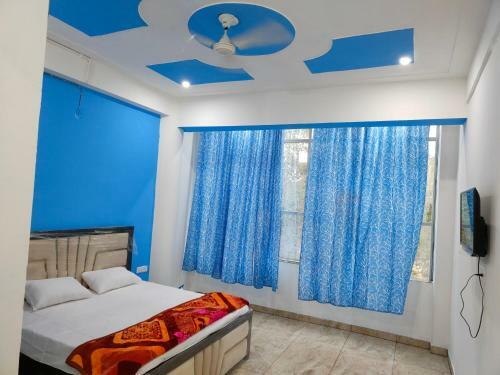 Hotel Pop 84676 Blue Moon