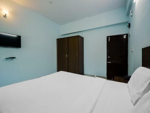 Capital O 85045 Hotel Bricknest