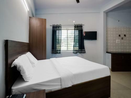 Capital O 85045 Hotel Bricknest