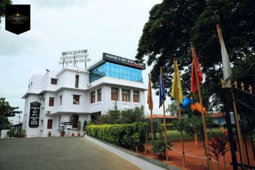 Hotel Kumar's The White House