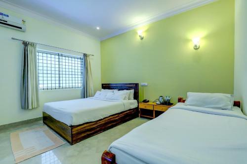 Hotel Ezzenza Royal Garden Brindavan Resort