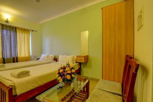 Hotel Ezzenza Royal Garden Brindavan Resort