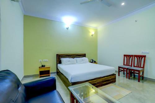 Hotel Ezzenza Royal Garden Brindavan Resort