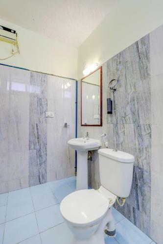 Hotel Ezzenza Royal Garden Brindavan Resort