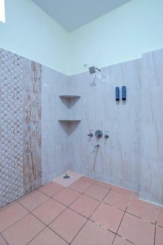 Hotel Ezzenza Royal Garden Brindavan Resort