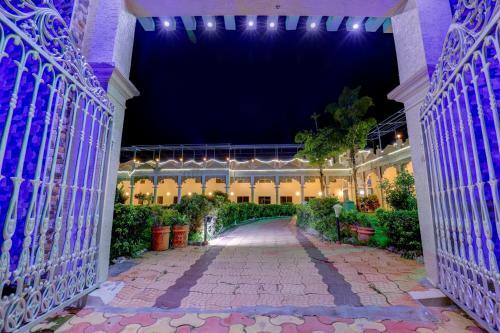 Hotel Ezzenza Royal Garden Brindavan Resort