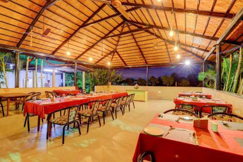 Hotel Ezzenza Royal Garden Brindavan Resort