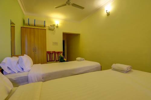 Hotel Ezzenza Royal Garden Brindavan Resort