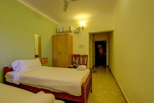 Hotel Ezzenza Royal Garden Brindavan Resort