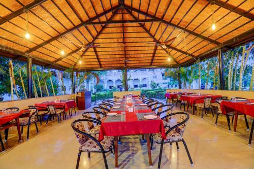Hotel Ezzenza Royal Garden Brindavan Resort