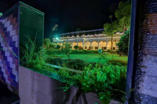 Hotel Ezzenza Royal Garden Brindavan Resort