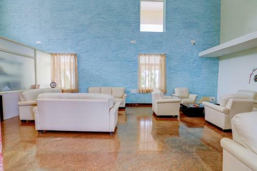 Hotel Ezzenza Royal Garden Brindavan Resort